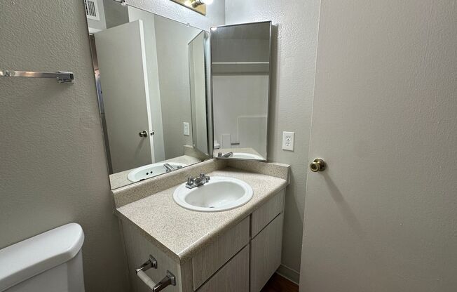 2 beds, 2 baths, 881 sqft, $1,495, Unit 227