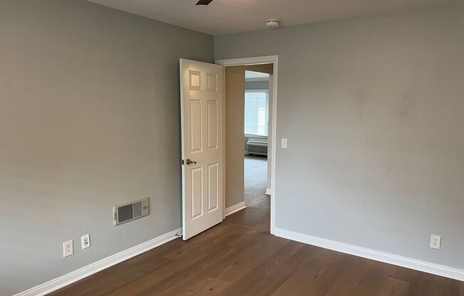 2 beds, 1 bath, 850 sqft, $2,550, Unit D-4