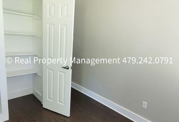 3 beds, 2 baths, $1,400