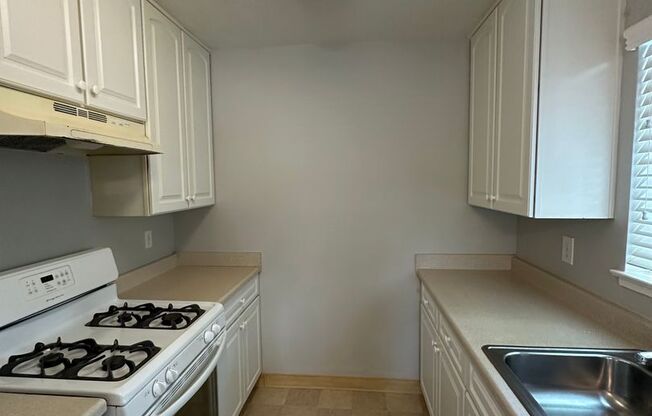 1 bed, 1 bath, 550 sqft, $2,300, Unit 4