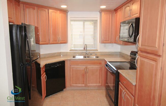 $2795 - 2 Bedroom, 2 Bath Condo w/ AC in Gated Community of the Fairgrounds Neighborhood