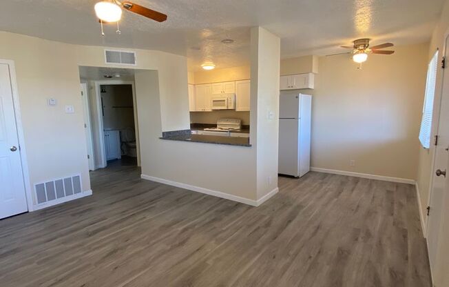 1 bed, 1 bath, 600 sqft, $999, Unit 3620 Crest Ave -H