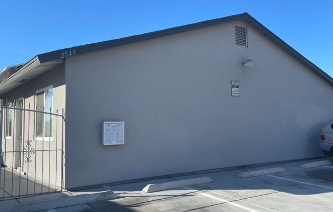 2 beds, 1 bath, 830 sqft, $1,160, Unit A