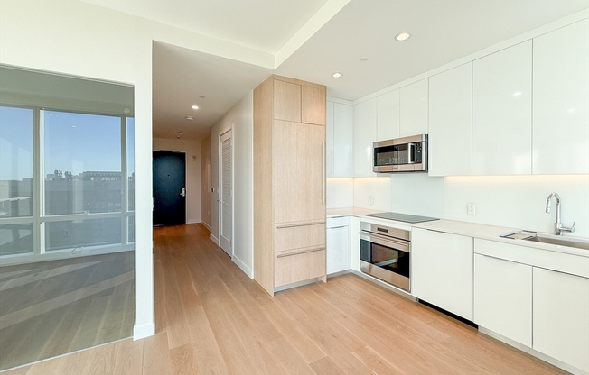 1 bed, 1 bath, 612 sqft, $4,200, Unit 24G