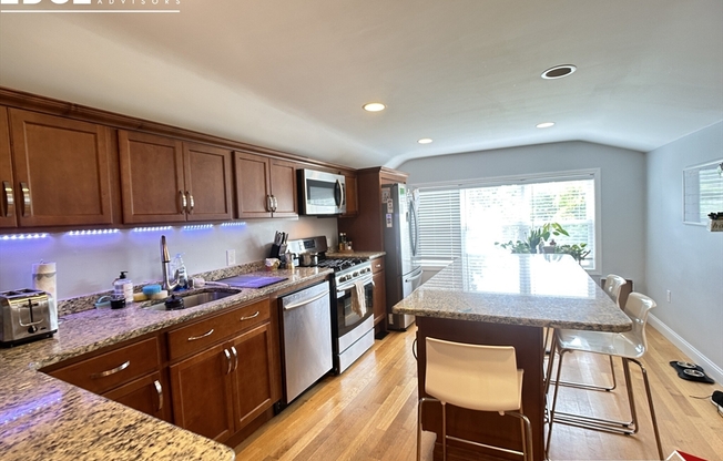 3 beds, 2 baths, 2,500 sqft, $3,400, Unit A