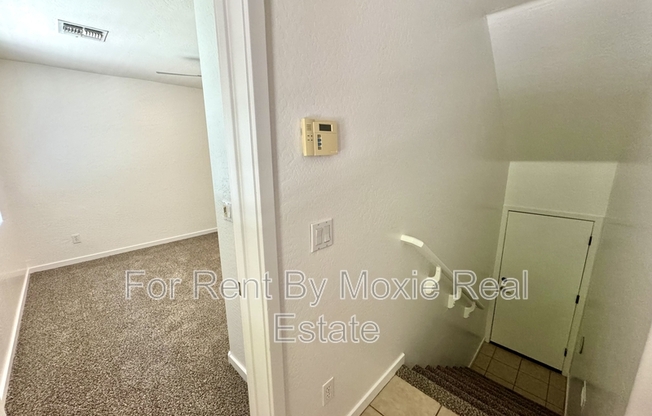 330 S Farmer Ave