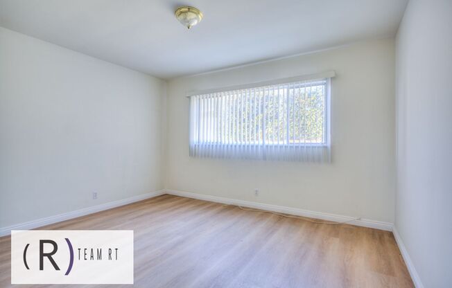 2 beds, 1 bath, $2,400, Unit B