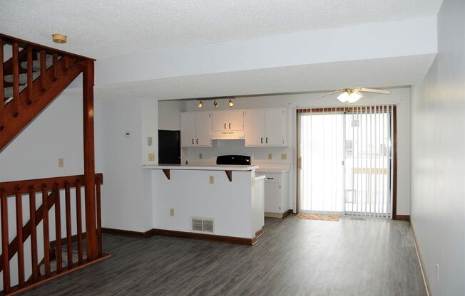 2 beds, 1.5 baths, $1,400