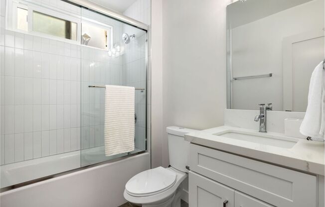 2 beds, 2 baths, 880 sqft, $3,995, Unit O