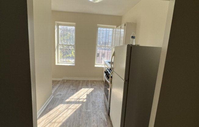 2 beds, 1 bath, $3,200, Unit 1