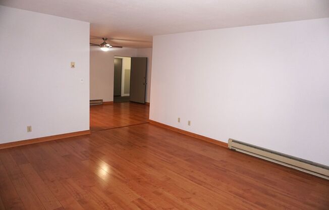 Beautifully Updated Condo in Great Mountain View Location!