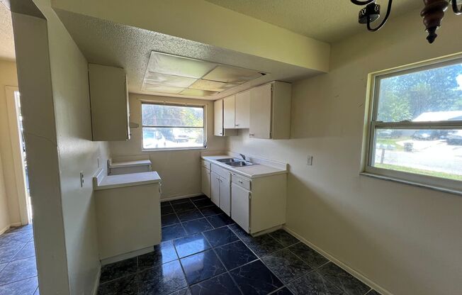 2 beds, 1 bath, $1,600