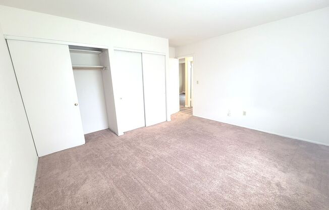 2 beds, 1 bath, $1,400, Unit 316