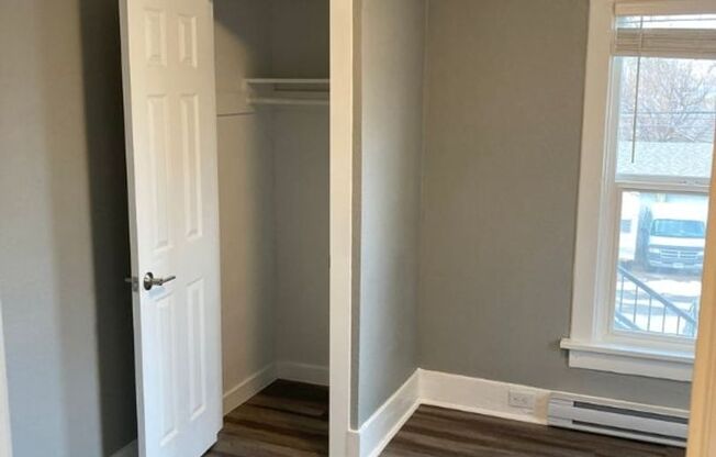 2 beds, 1 bath, 850 sqft, $1,375, Unit 1213 - 16