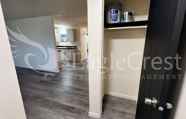 2 beds, 1 bath, $1,050, Unit 1027H