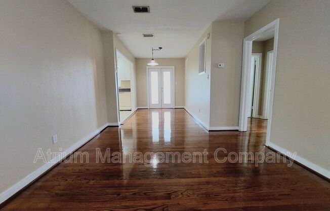 2815 WOODLAND HLS AVE