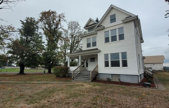 Cozy 4 Bed, 1.5 Bath Country House in Jefferson