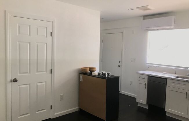 1 bed, 1 bath, 400 sqft, $1,750, Unit 0007