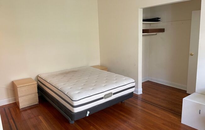 Studio, 1 bath, 296 sqft, $950, Unit 3-J