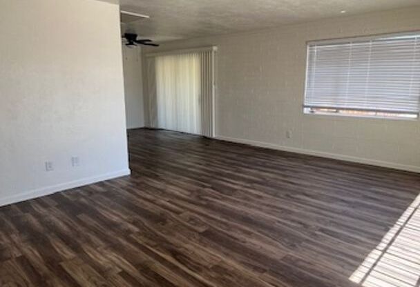 2126-2132 W. Orangewood Ave