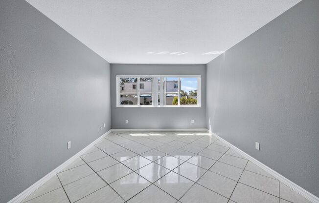 Spacious 2 Bed/ 1 Bath For Rent in Otay Mesa West Avail NOW!