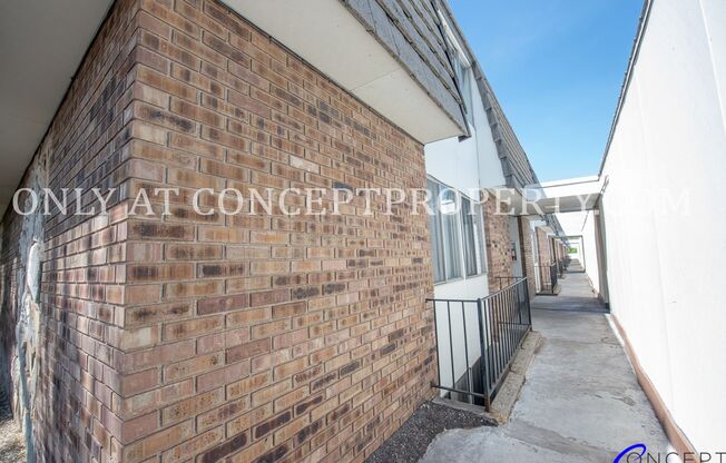 2 beds, 1 bath, 880 sqft, $1,249, Unit 17