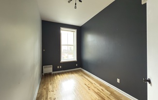 458 W 22 ST