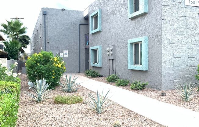 2 beds, 1 bath, 900 sqft, $1,290, Unit 8