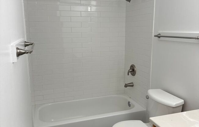 1 bed, 1 bath, 625 sqft, $1,150, Unit 204E