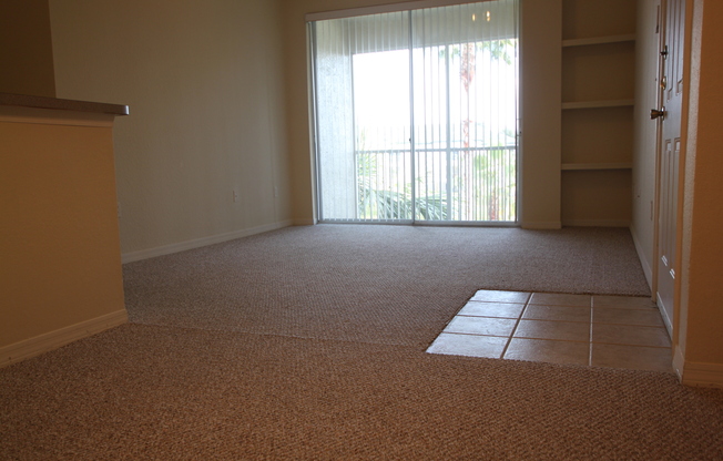 RIVERVIEW: 2 bed/1 bath, 3rd floor Condo