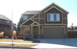 Beautiful Northwest Home in Fieldstone Crossing-Community Pool and Landscape Maintenance Included