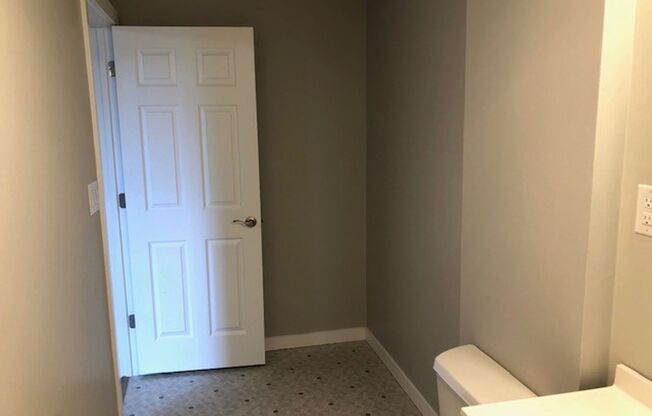 1 bed, 1 bath, 750 sqft, $1,350, Unit 305