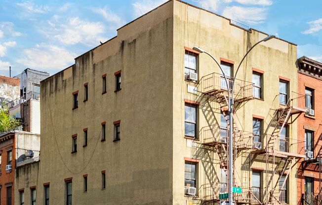 400 E 9 ST