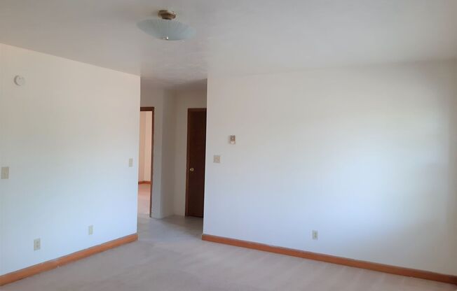 2 beds, 1 bath, 903 sqft, $1,140, Unit M-6