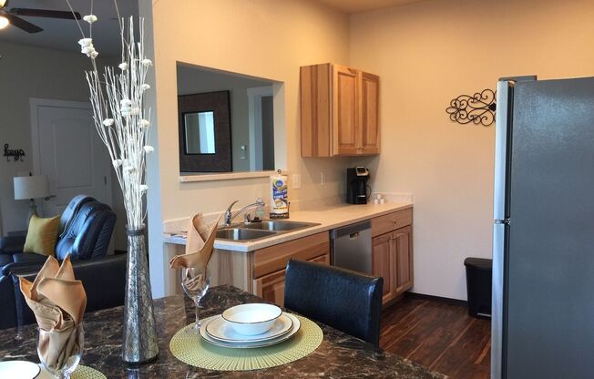 1 bed, 1 bath, 616 sqft, $995, Unit 4905 B