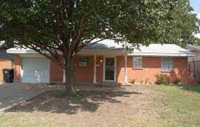 Section 8 Approved Home in Moore!