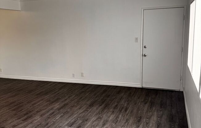 2 beds, 1 bath, 800 sqft, $2,450, Unit 07