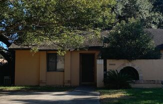 COZY 2/2 DUPLEX WITH FENCED YARD!