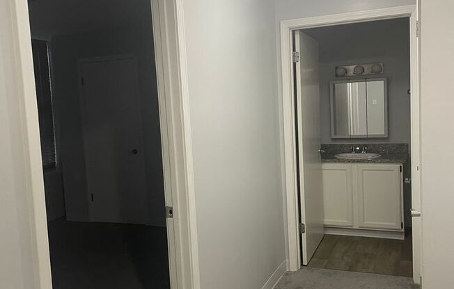 1 bed, 1 bath, $895, Unit 906