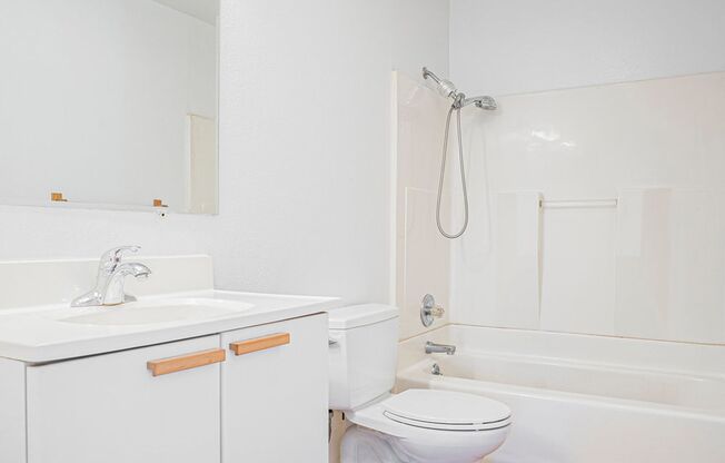 2 beds, 1 bath, $2,650, Unit 863-A