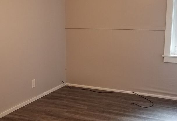 2 beds, 1 bath, $1,300