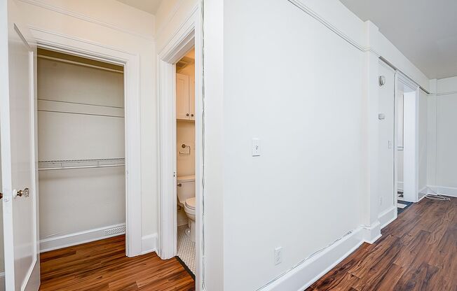 Studio, 1 bath, 464 sqft, $1,295, Unit 107