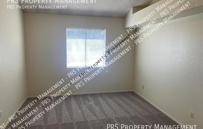 1327 W STRAFORD DR
