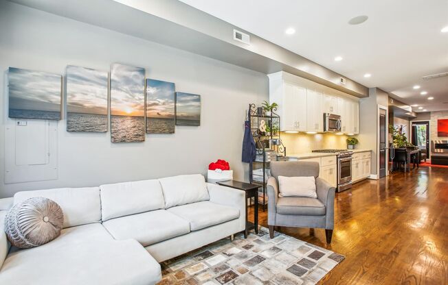 2 BED PLUS DEN!!! * Fully Furnished and Fabulous * Parking * Pets Welcome!!!