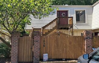 1039 ANGLER LN