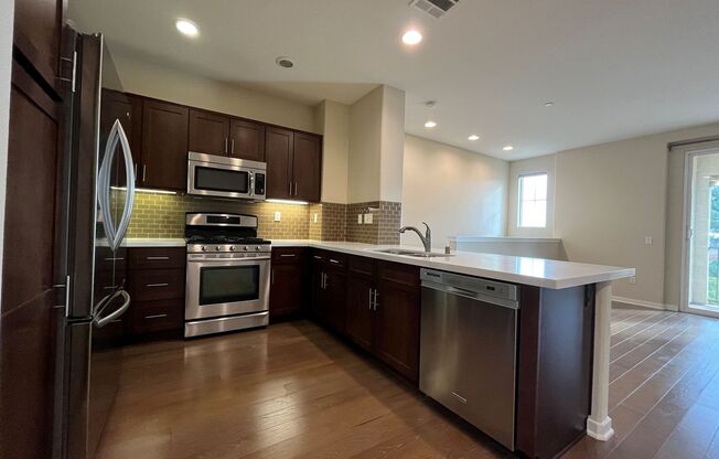 Upgraded 2+2 townhome, equipped w/all appliances + EV charger!