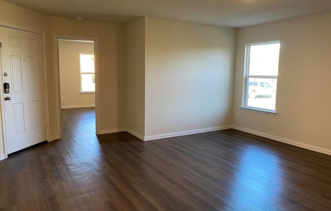 3 beds, 2 baths, 980 sqft, $1,295, Unit B