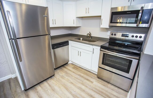 2 beds, 1 bath, 900 sqft, $1,390, Unit 25