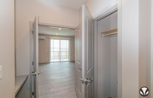 1 bed, 1 bath, 575 sqft, $1,095, Unit YH-4040