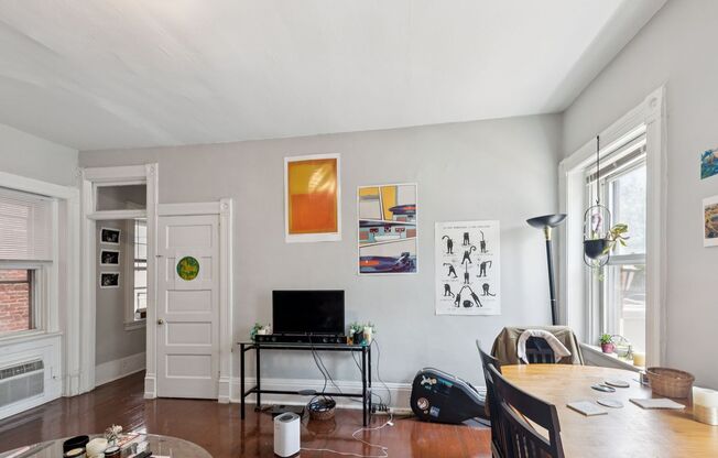 2 beds, 1 bath, 900 sqft, $1,590, Unit 3412 Spring Partners LP-1F